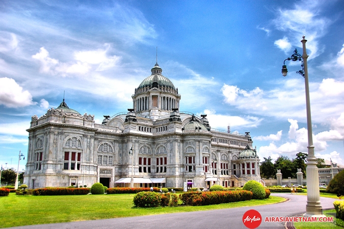 Cung điện Ananta Samakhom