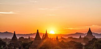 Bình minh ở Bagan